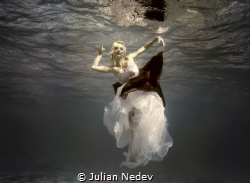 UNDERWATER DANCE 2 by Julian Nedev 